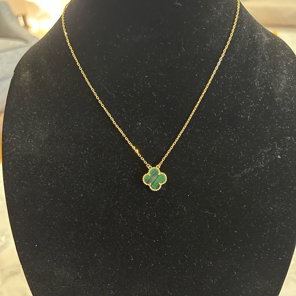 Malachite and yellow gold clover necklace